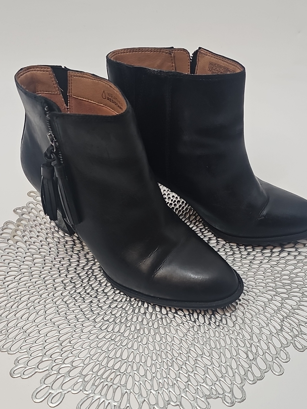 Vionic Black Weather Resistant Booties. - Picture 13 of 14